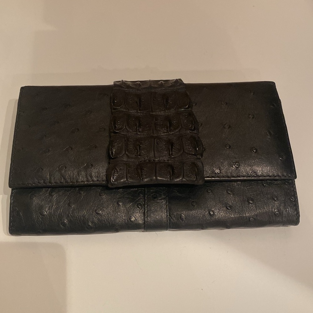 Women’s faux crocodile leather wallet